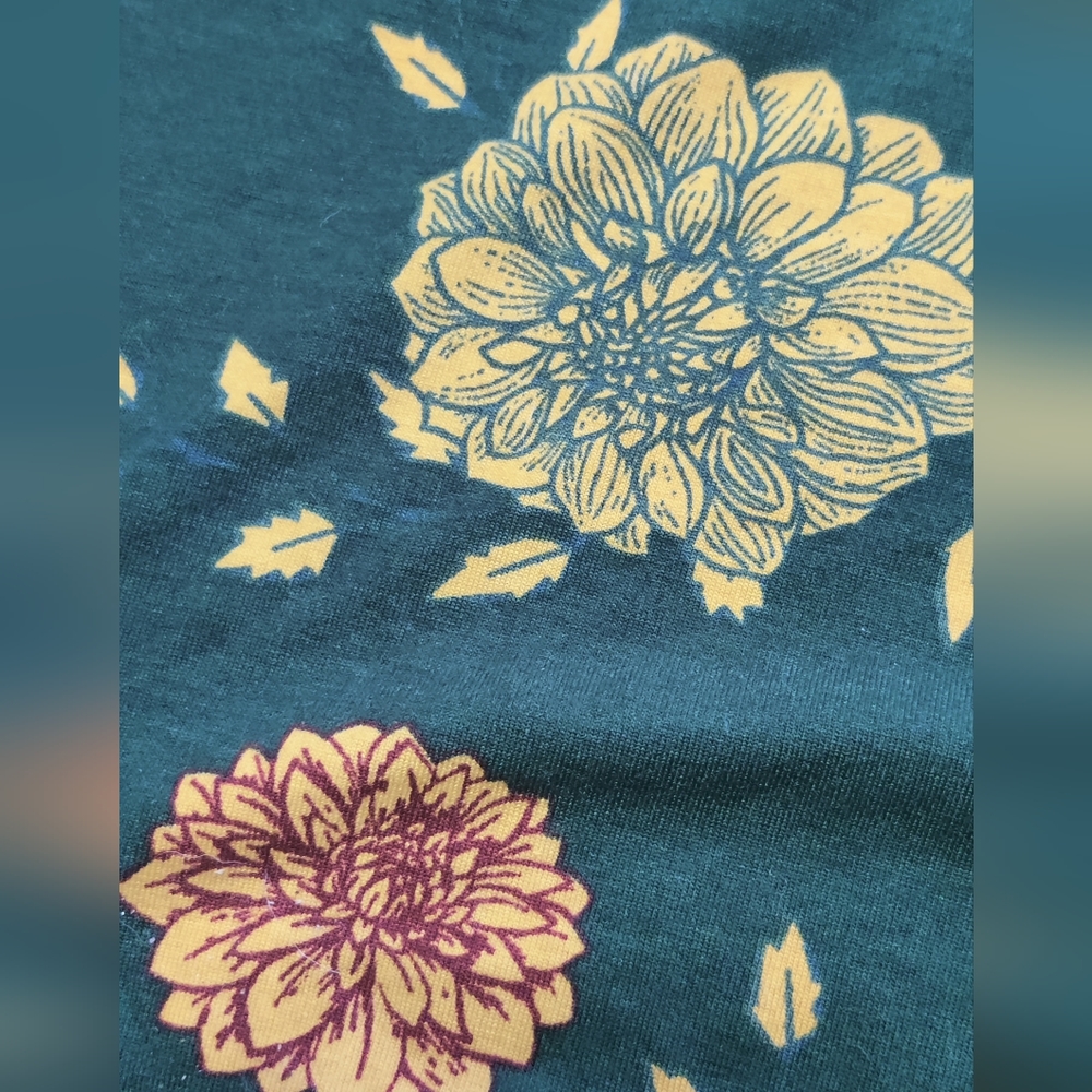 Lularoe tee - Picture 2 of 3